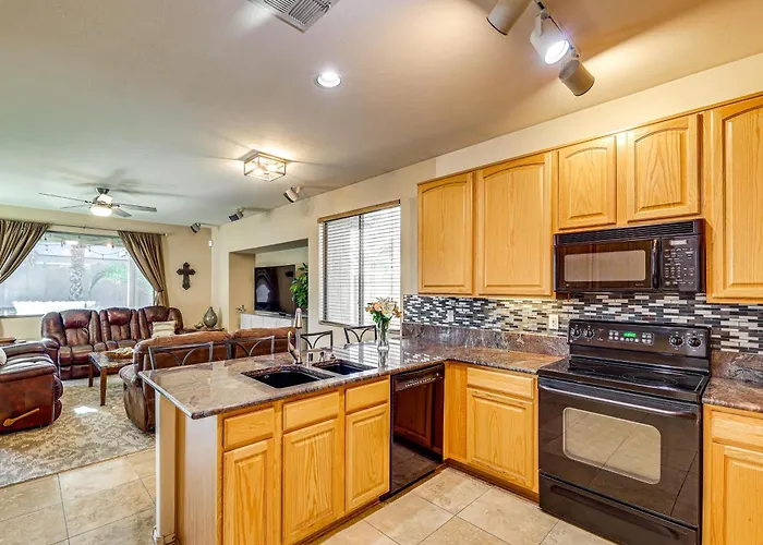 Holiday home Hot Tub & Heated Pool: In Estrella Mtn Ranch