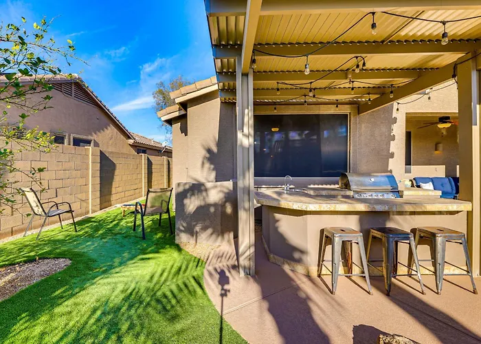 Hot Tub & Heated Pool: In Estrella Mtn Ranch Holiday home *