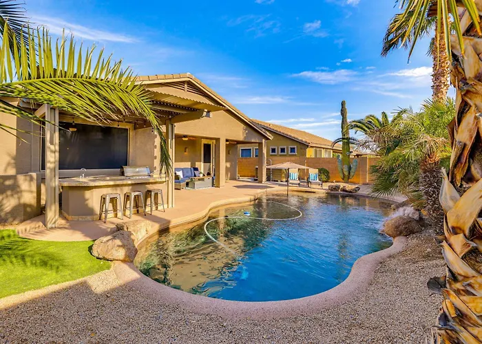 Hot Tub & Heated Pool: In Estrella Mtn Ranch Holiday home