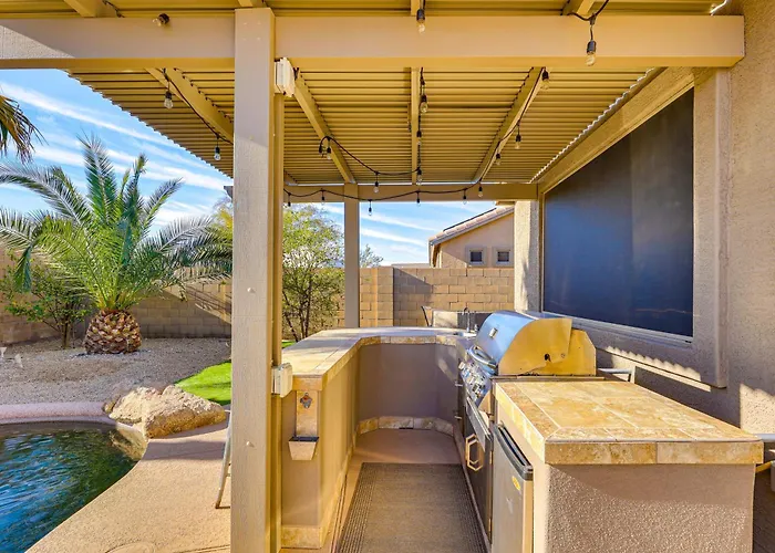 Hot Tub & Heated Pool: In Estrella Mtn Ranch Holiday home